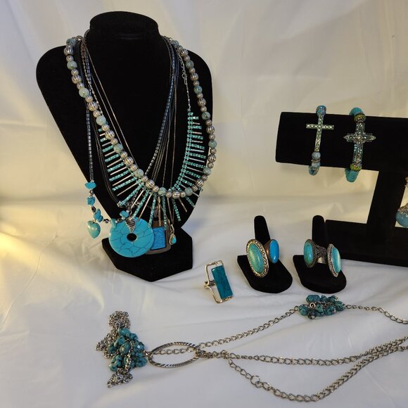 Lot of 17 Pieces of Turquoise Blue Fashion Jewelry - Picture 4 of 11